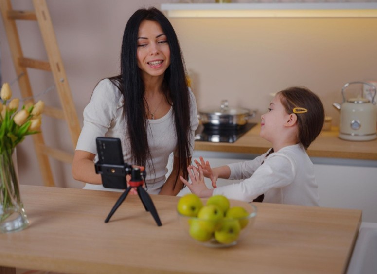 How Moms Are Secretly Becoming Influencers (And Getting Paid for&nbsp;It)